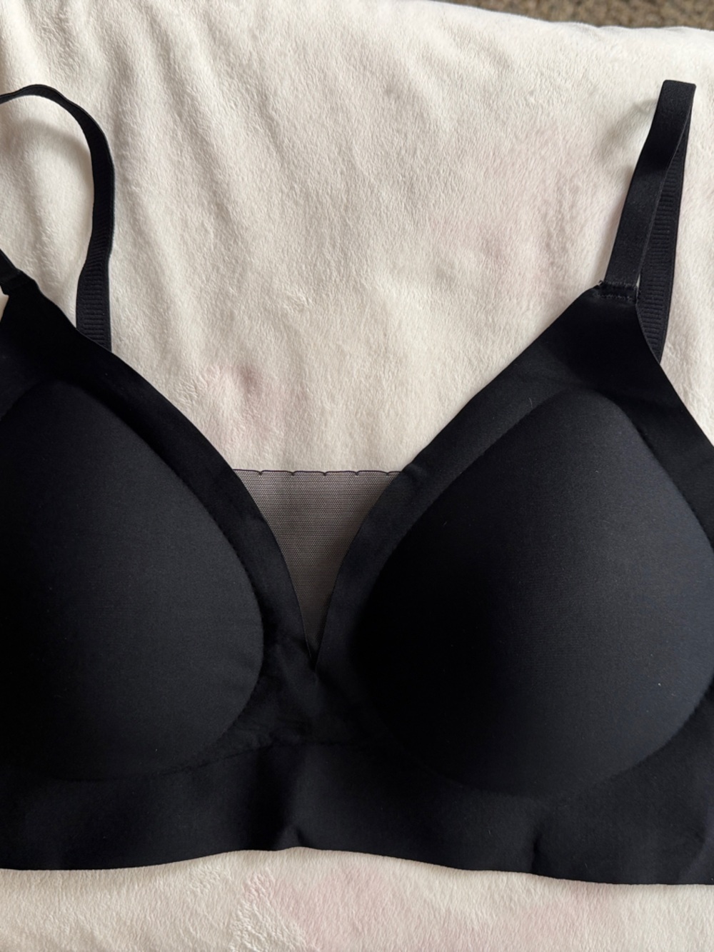 Seamless Black Wireless Bra - Comfortable Everyday Support